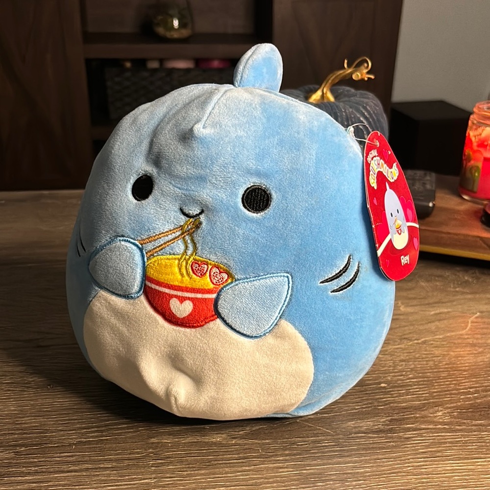 NWT Rey the Ramen eating Shark Squishmallows 8”